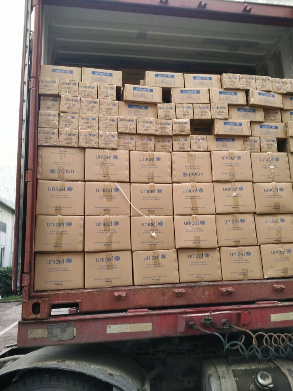 Full containers on their way to the port